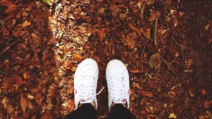 witte sneakers